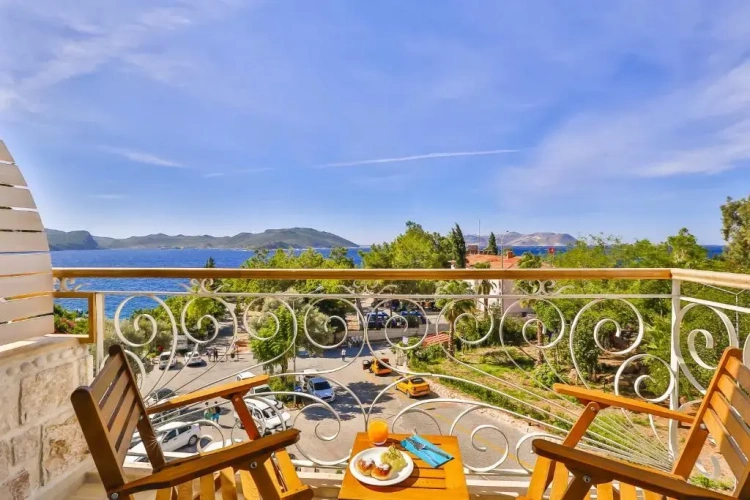 Deluxe Double room with balcony and with sea view