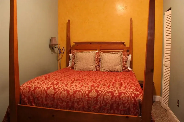 Celie's Waterfront Inn