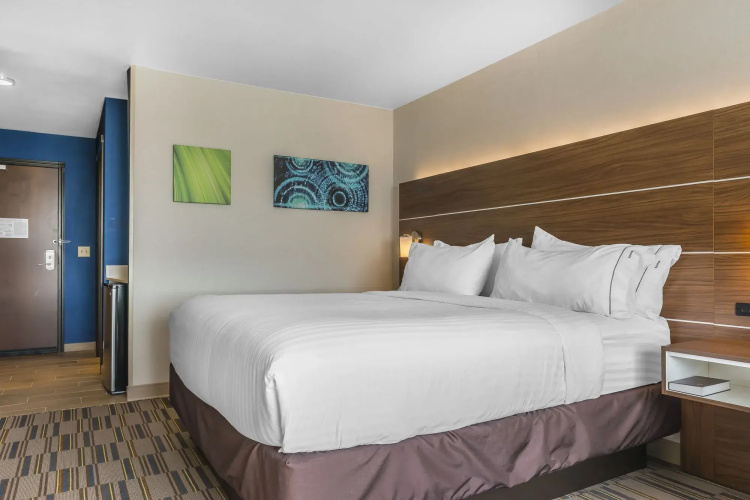 Holiday Inn Express & Suites Clarion
