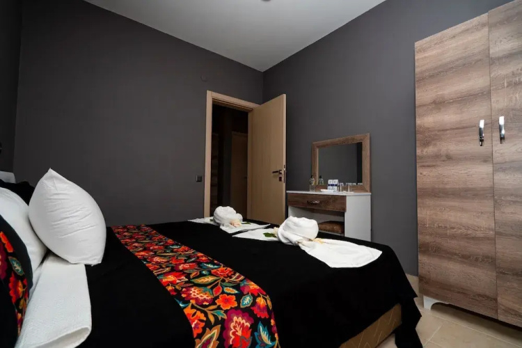Esquire Hotel & Lounge