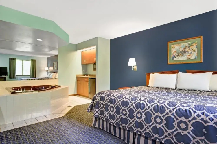 Super 8 by Wyndham Hudson