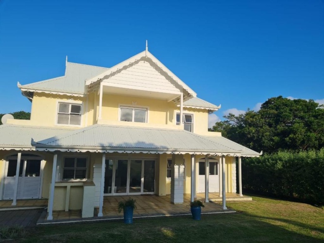 4 Bedrooms Cottage