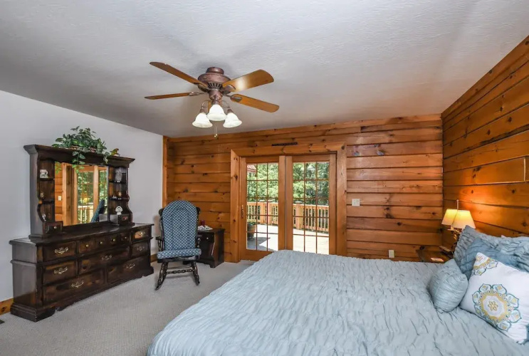 Rock Lodge Cabin 4 Bedroom House