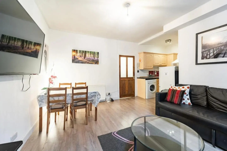 Charles Apartment