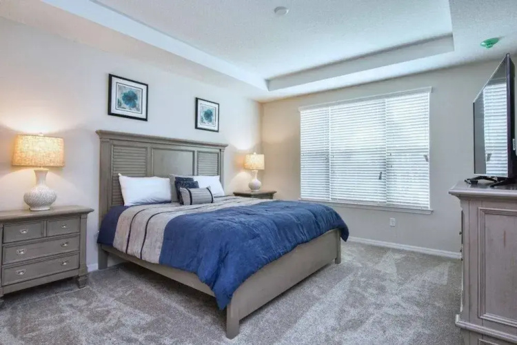 Headline 9 Bedroom Home by RedAwning