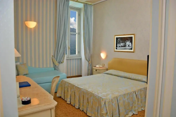 Standard Double room with lake view