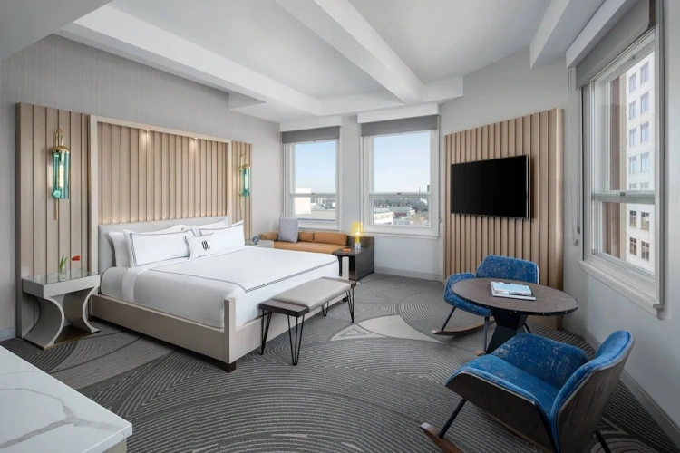 Deluxe Double room with city view