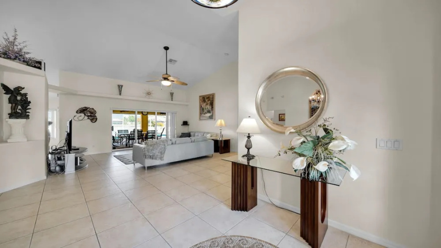 Casa De La Vista Pool Spa With Lakefront View - Cape Coral, FL