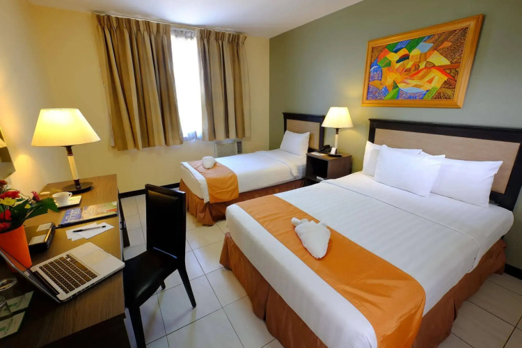 OYO 187 The Maxwell Hotel