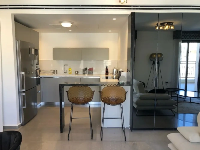 2 Bedrooms Luxury Apartment with city view