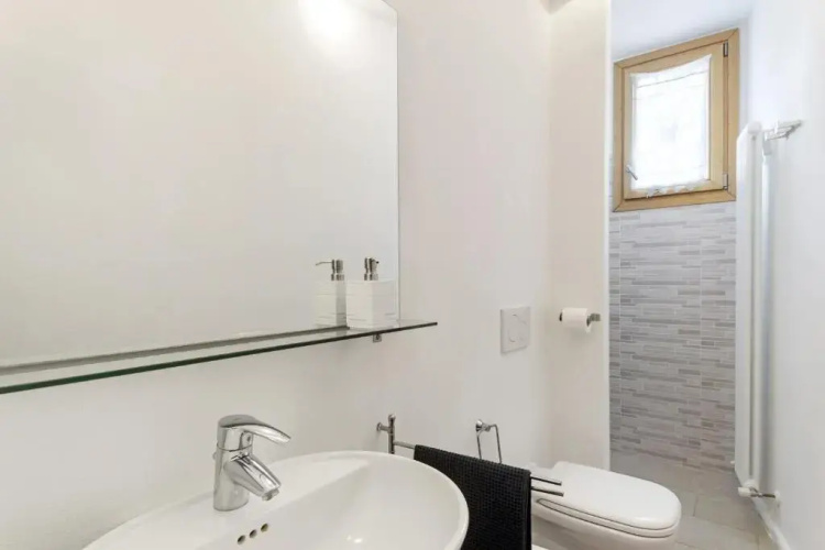 Como Lake Cosy Flat with Garden and Parking