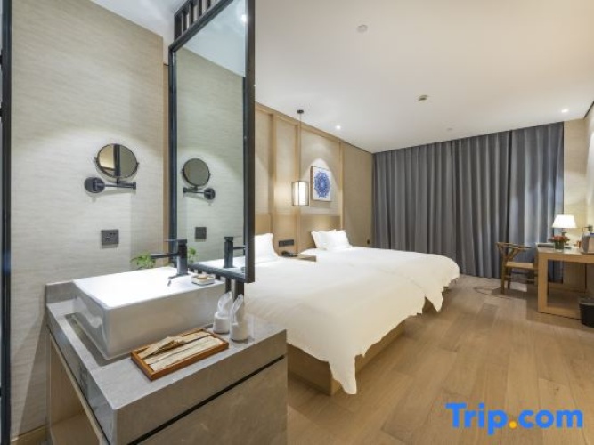 Standard Twin room with garden view