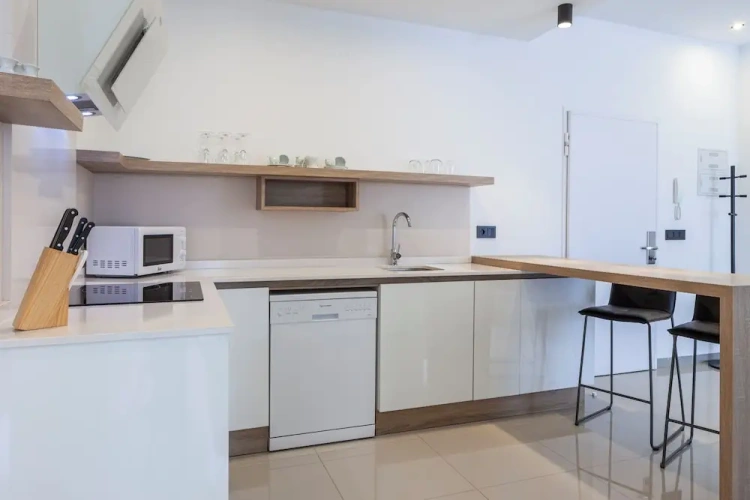 2 Bedrooms Luxury Apartment with balcony