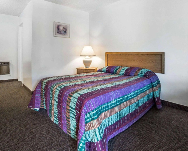 Rodeway Inn & Suites