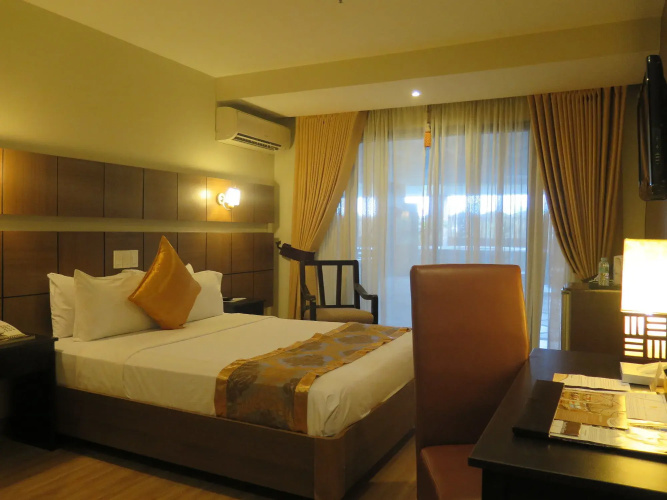 The Pinnacle Hotel and Suites