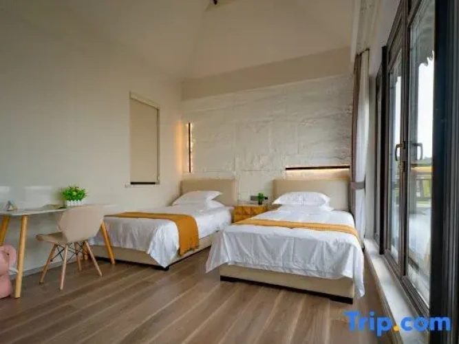 4 Bedrooms Villa with view