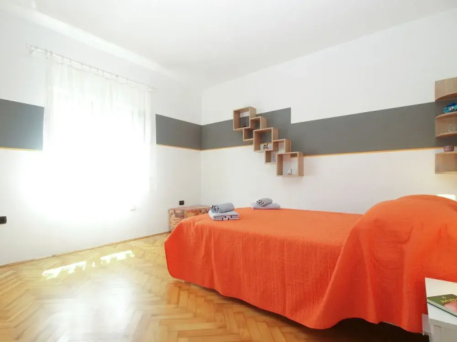 Apartment 1875