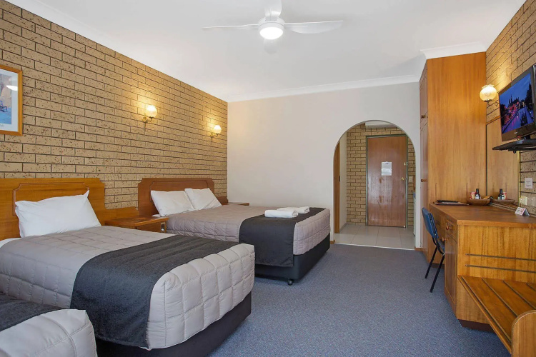 Manifold Motor Inn