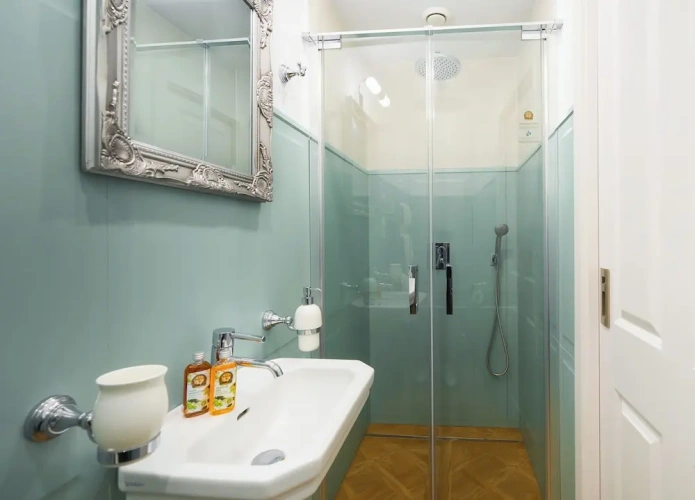 Comfort room