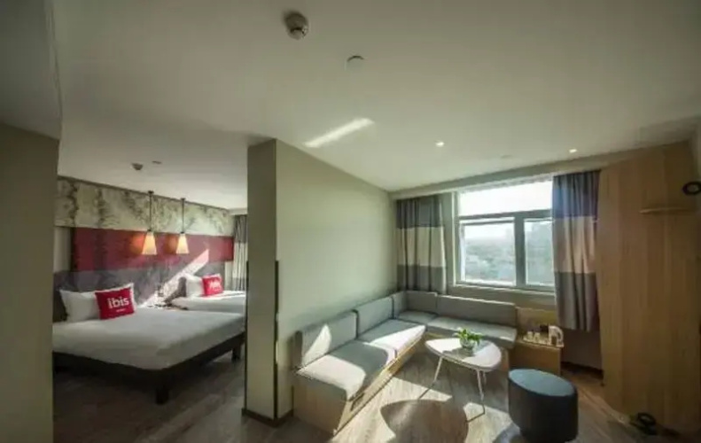 Ibis Urumqi Weixing Square Hotel