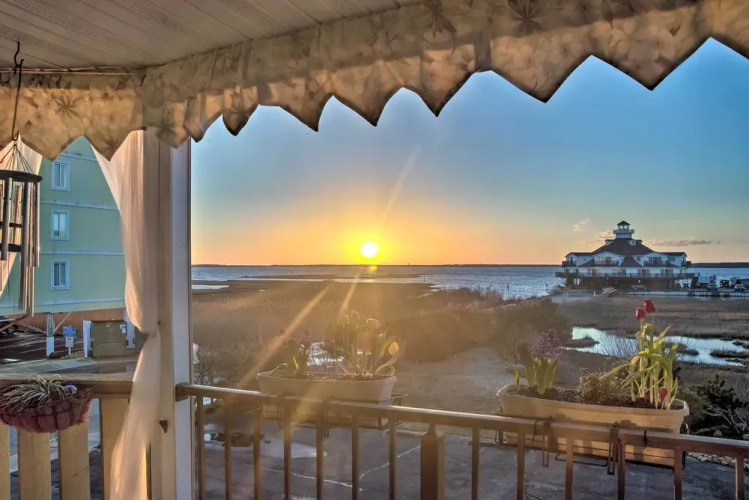 Walk to Shore & Dining: Midtown Ocean City Gem