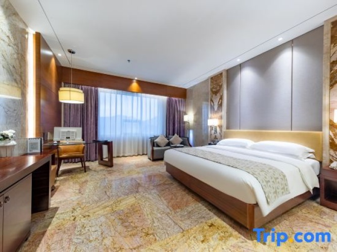 1 Bedroom Deluxe Double room with view