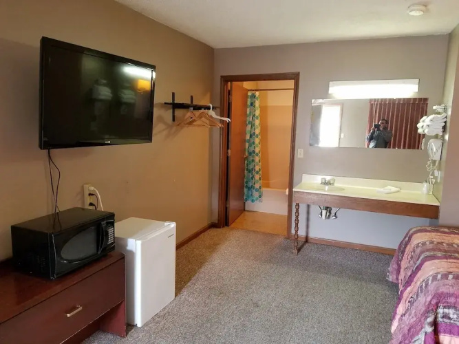 Midwest inn motel