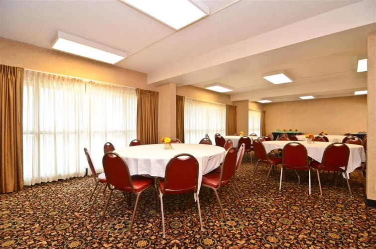 Best Western Plus Midwest Inn photo 19