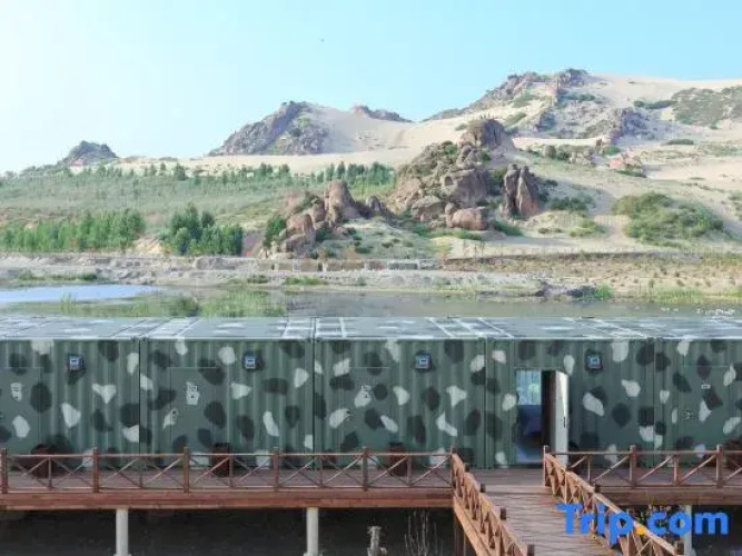 Yulong Shahu Container Hot Spring Hotel