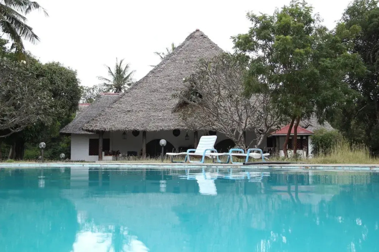 Travellers Paradise Diani - Hostel