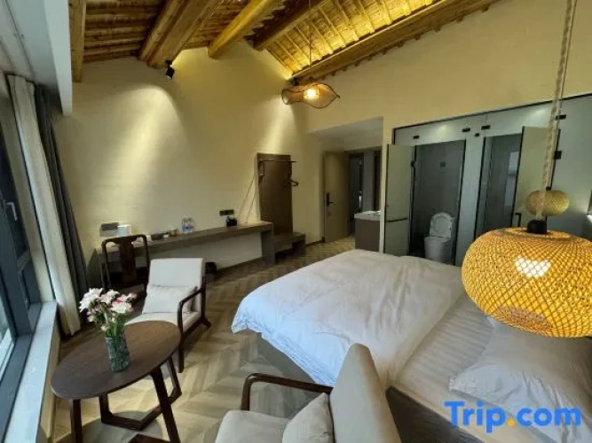 Standard room with mountain view