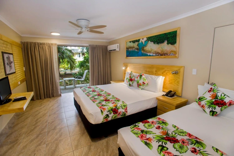 Superior Double room with balcony and with garden view