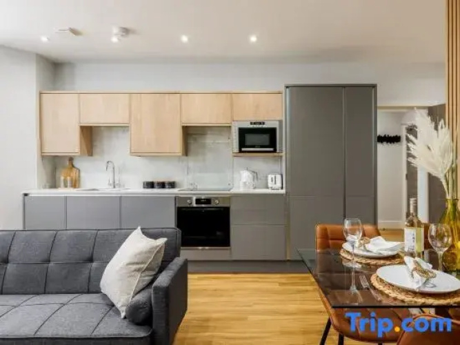 Stunning & Spacious 1-Bed Apt w/ Free Gym & PKG