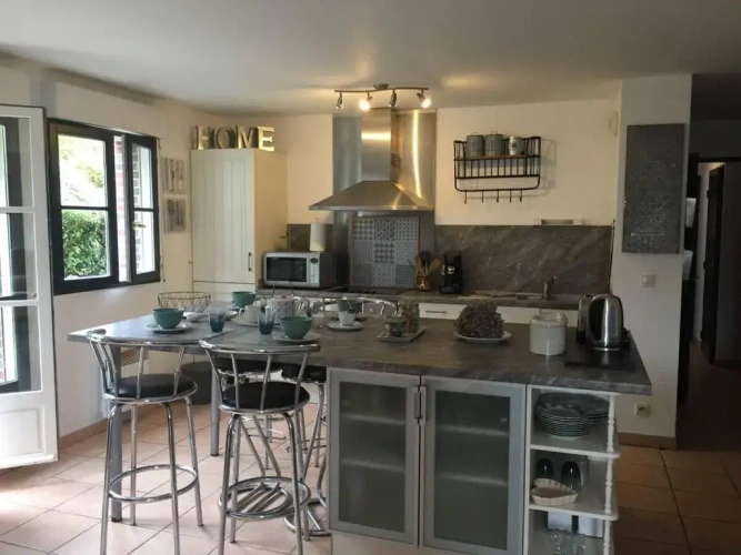 2 Bedrooms Apartment
