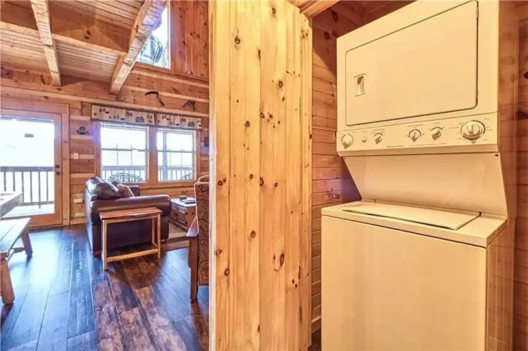Chubby and Cubbys Den - Three Bedroom Cabin
