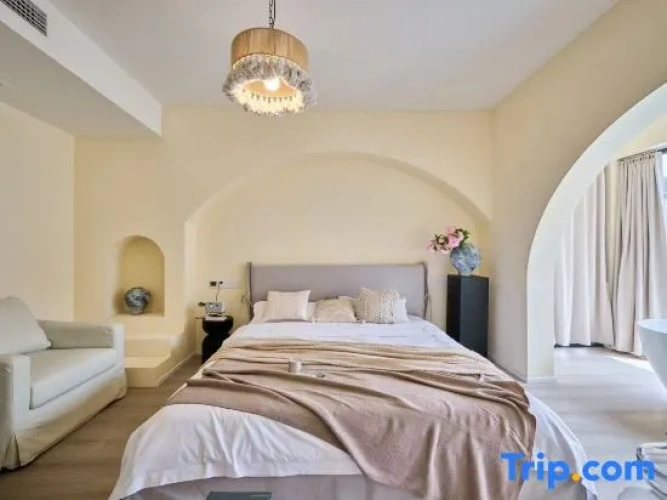 Standard Double room with city view