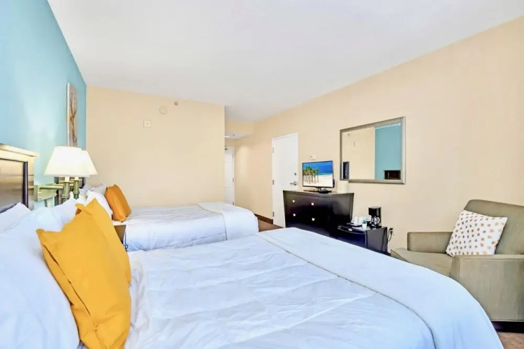1BR Suite With Two Queens Pool and Hot Tub