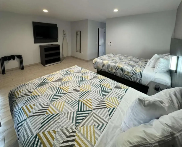 Englewood Inn & Suites