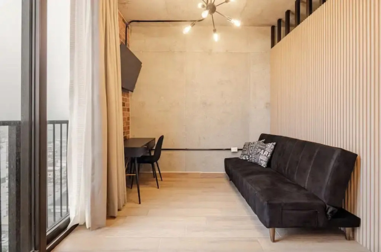 Stylish Private Room City Views & Prime Location
