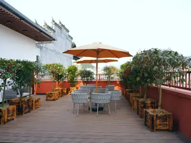 Good Hotel