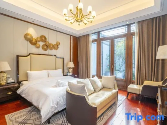 4 Bedrooms Villa with garden view