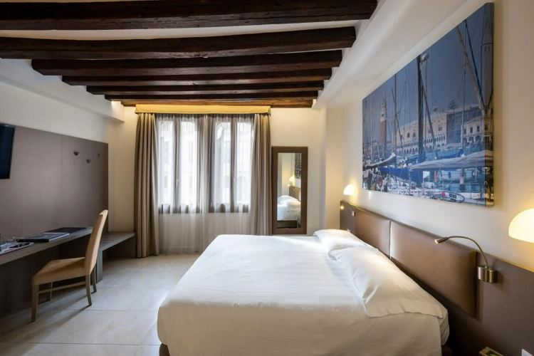 Leone Hotel