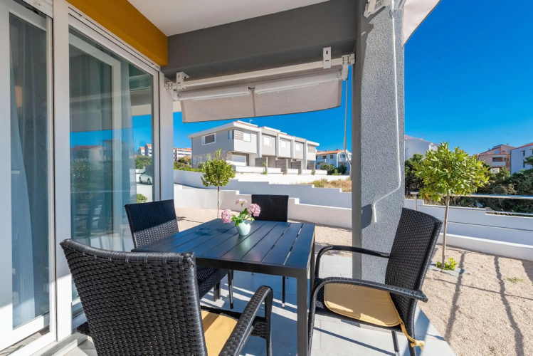 Dario 1. modern & luxury ap. with a pool
