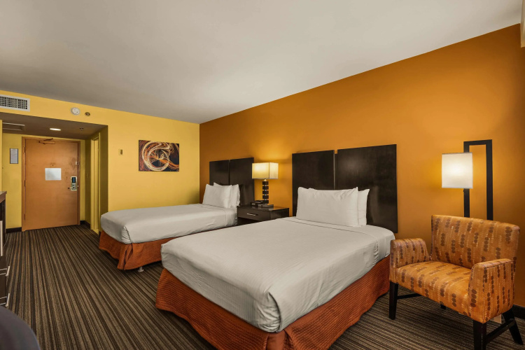 Best Western The Plaza Hotel Honolulu Airport - Free Breakfast
