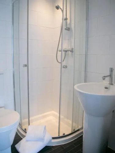 Harlow Apartment 3