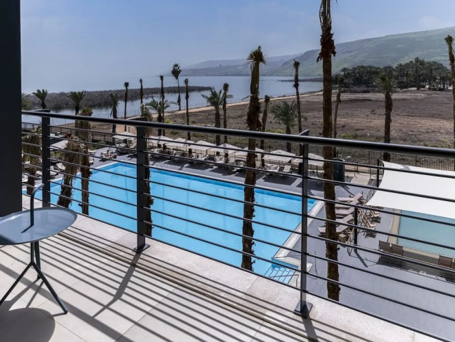 Superior room with balcony and with pool view