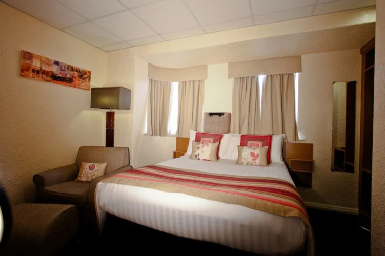 Clifton Court Metro Hotel