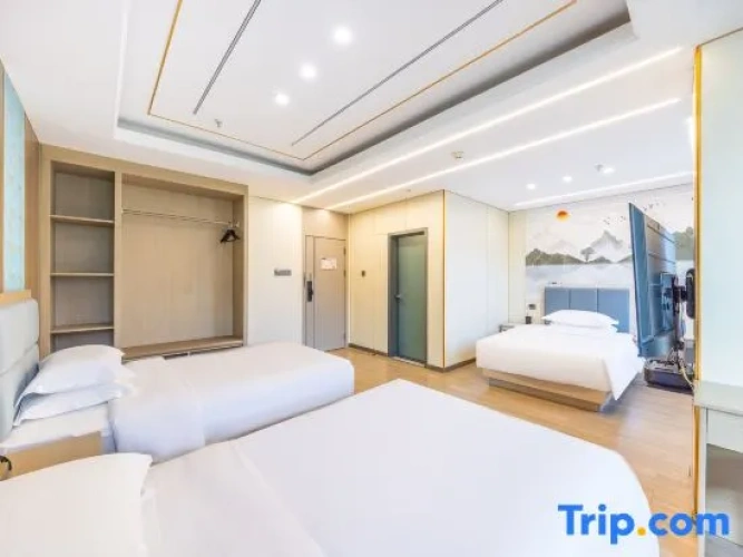 Standard Triple Family room