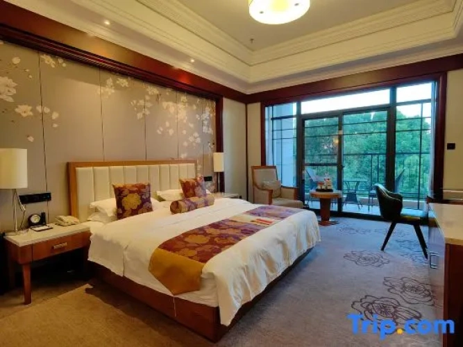 Grand Double room with balcony and with garden view