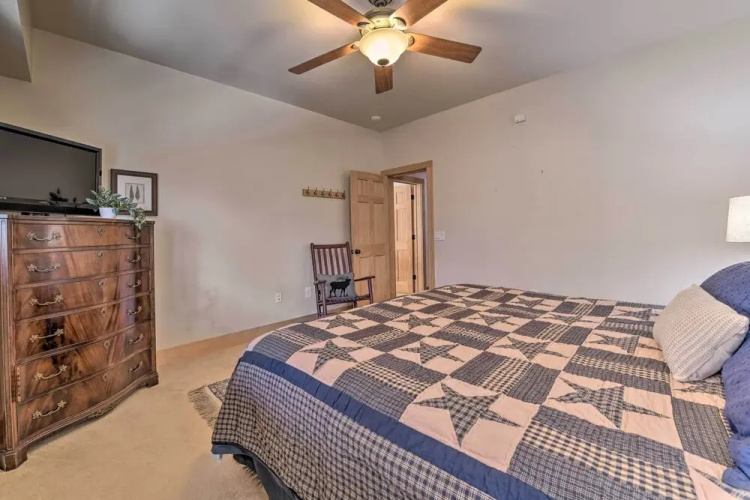 Panoramic Mtn Views: Luxe Cataloochee Cabin!